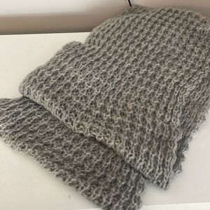 5 for $5 EUC gray knit scarf infinity loop